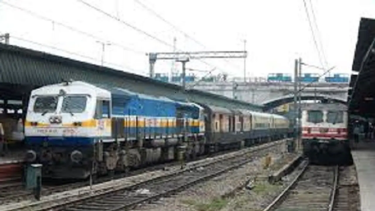 रेलवे पर भारी पड़ी शीत लहर, कई ट्रेने रद्द तो कई लेट