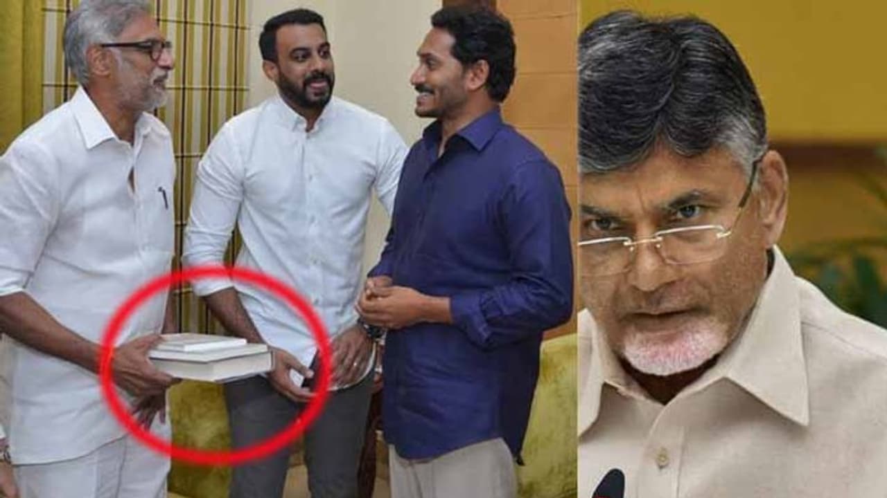 బాలయ్య ఎన్టీఆర్ బయోపిక్ పై దగ్గుబాటి కుట్ర: చంద్రబాబు బాలయ్య ఎన్టీఆర్ బయోపిక్ పై దగ్గుబాటి కుట్ర: చంద్రబాబు