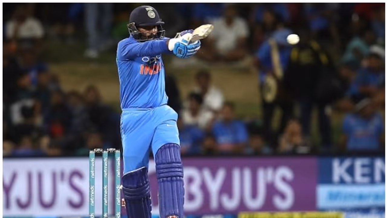 IPL 2022, RR vs RCB: Shahbaz Karthik show hands Rajasthan first defeat; netizens hail Bangalore