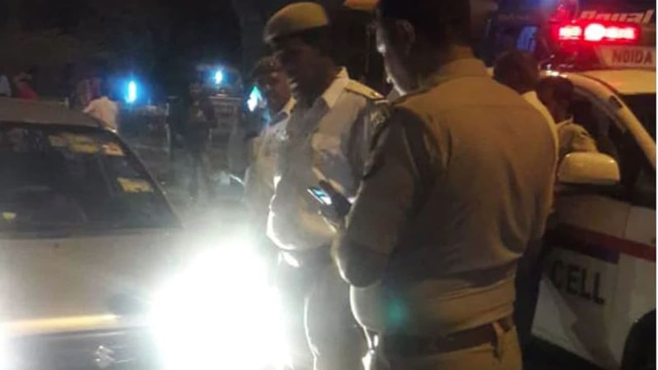 അര്ദ്ധരാത്രിയില് ഉച്ചത്തില് പാട്ട്; മൂന്നുപേര് അറസ്റ്റില് അര്ദ്ധരാത്രിയില് ഉച്ചത്തില് പാട്ട്; മൂന്നുപേര് അറസ്റ്റില്