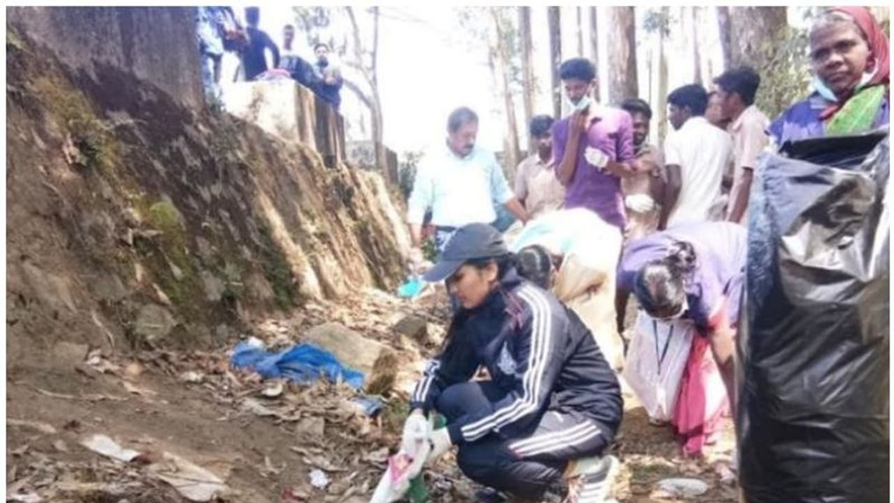 'ഇത് മാലിന്യസംസ്കരണത്തിന്റെ പുത്തൻ സംസ്കാരം' ക്ലീൻ മൂന്നാറിന് മുന്നിട്ടിറങ്ങി ജില്ലാ കളക്ടർ 'ഇത് മാലിന്യസംസ്കരണത്തിന്റെ പുത്തൻ സംസ്കാരം' ക്ലീൻ മൂന്നാറിന് മുന്നിട്ടിറങ്ങി ജില്ലാ കളക്ടർ