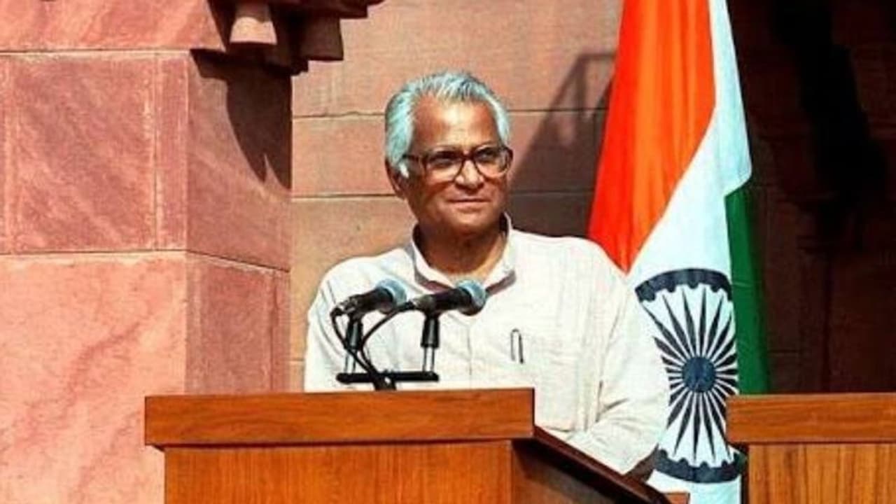 Former defence minister George Fernandes breathes his last at age 88 Former defence minister George Fernandes breathes his last at age 88