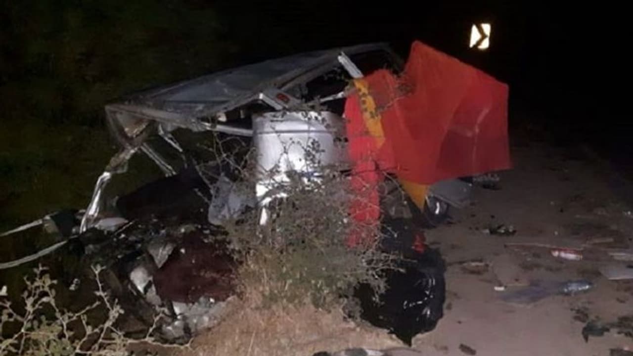 2 கார்கள் நேருக்கு நேர் மோதல்... 12 பேர் சம்பவ இடத்திலேயே உயிரிழப்பு! 2 கார்கள் நேருக்கு நேர் மோதல்... 12 பேர் சம்பவ இடத்திலேயே உயிரிழப்பு!