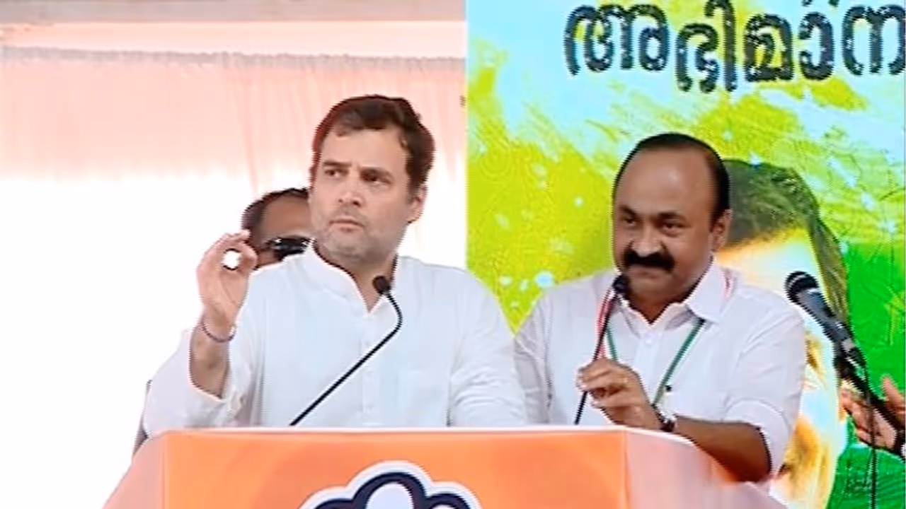 'ഭയപ്പെടുത്താനോ നിശബ്ദനാക്കാനോ സംഘപരിവാറിന് കഴിയില്ല'; ജനകോടികൾ രാഹുലിനൊപ്പമെന്ന് വി ഡി സതീശൻ