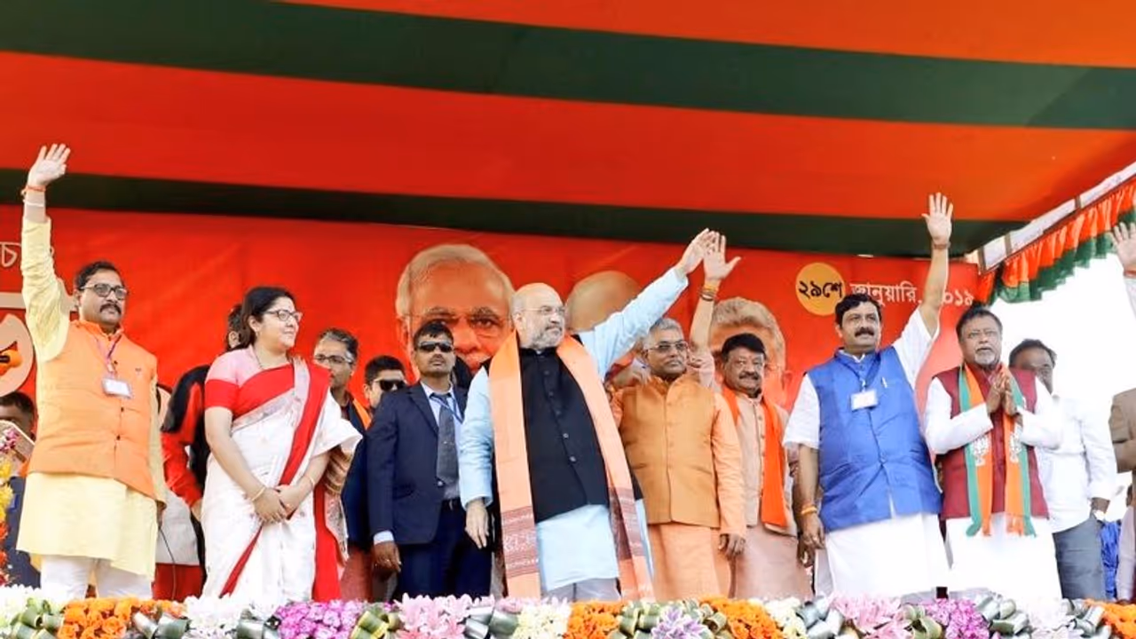 पूर्वी मिदनापुर में अमित शाह की रैली के दौरान तोड़फोड़, भाजपा ने टीएमसी पर लगाया आरोप पूर्वी मिदनापुर में अमित शाह की रैली के दौरान तोड़फोड़, भाजपा ने टीएमसी पर लगाया आरोप