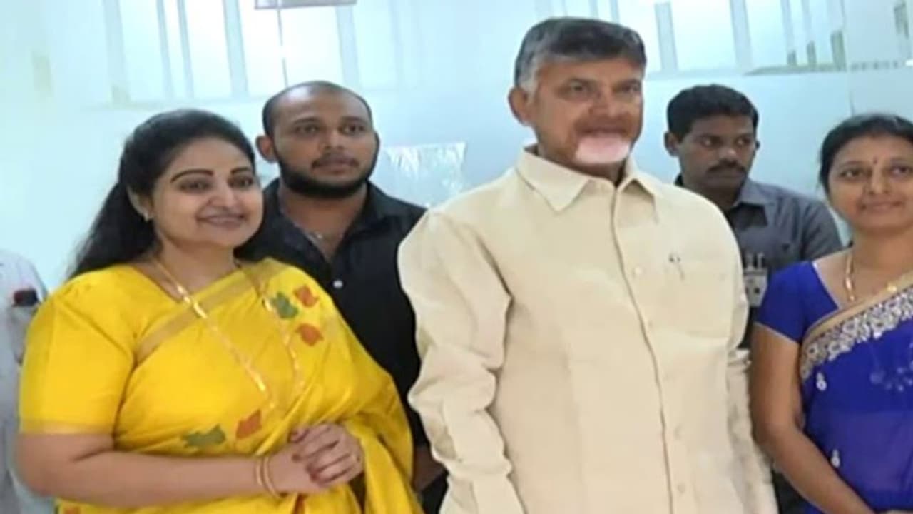 దివ్యవాణి రాజీనామా వ్యవహారంలో ట్విస్ట్.. ట్వీట్ డిలీట్.. అసలేం జరిగిందంటే.. దివ్యవాణి రాజీనామా వ్యవహారంలో ట్విస్ట్.. ట్వీట్ డిలీట్.. అసలేం జరిగిందంటే..