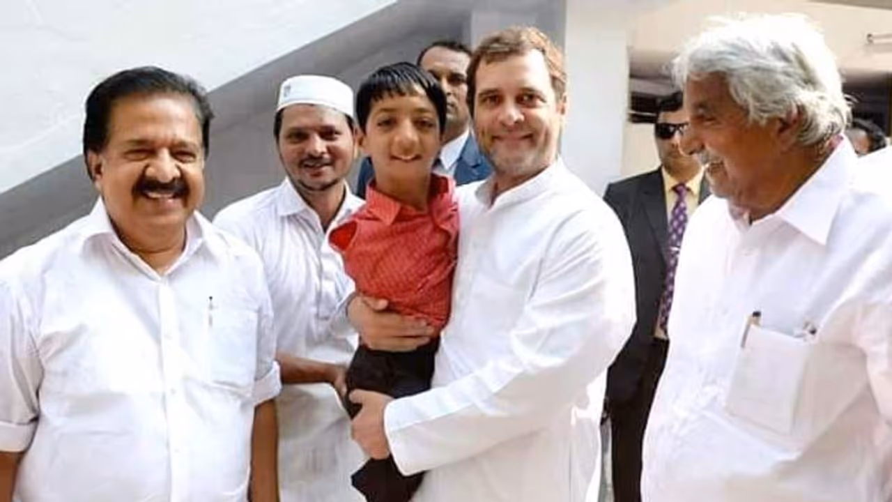 'ഇന്ന് ഒരു പോരാളിയെ കണ്ടു'; അസിമുമായുള്ള നിമിഷങ്ങള് പങ്കുവെച്ച് രാഹുല് ഗാന്ധി 'ഇന്ന് ഒരു പോരാളിയെ കണ്ടു'; അസിമുമായുള്ള നിമിഷങ്ങള് പങ്കുവെച്ച് രാഹുല് ഗാന്ധി