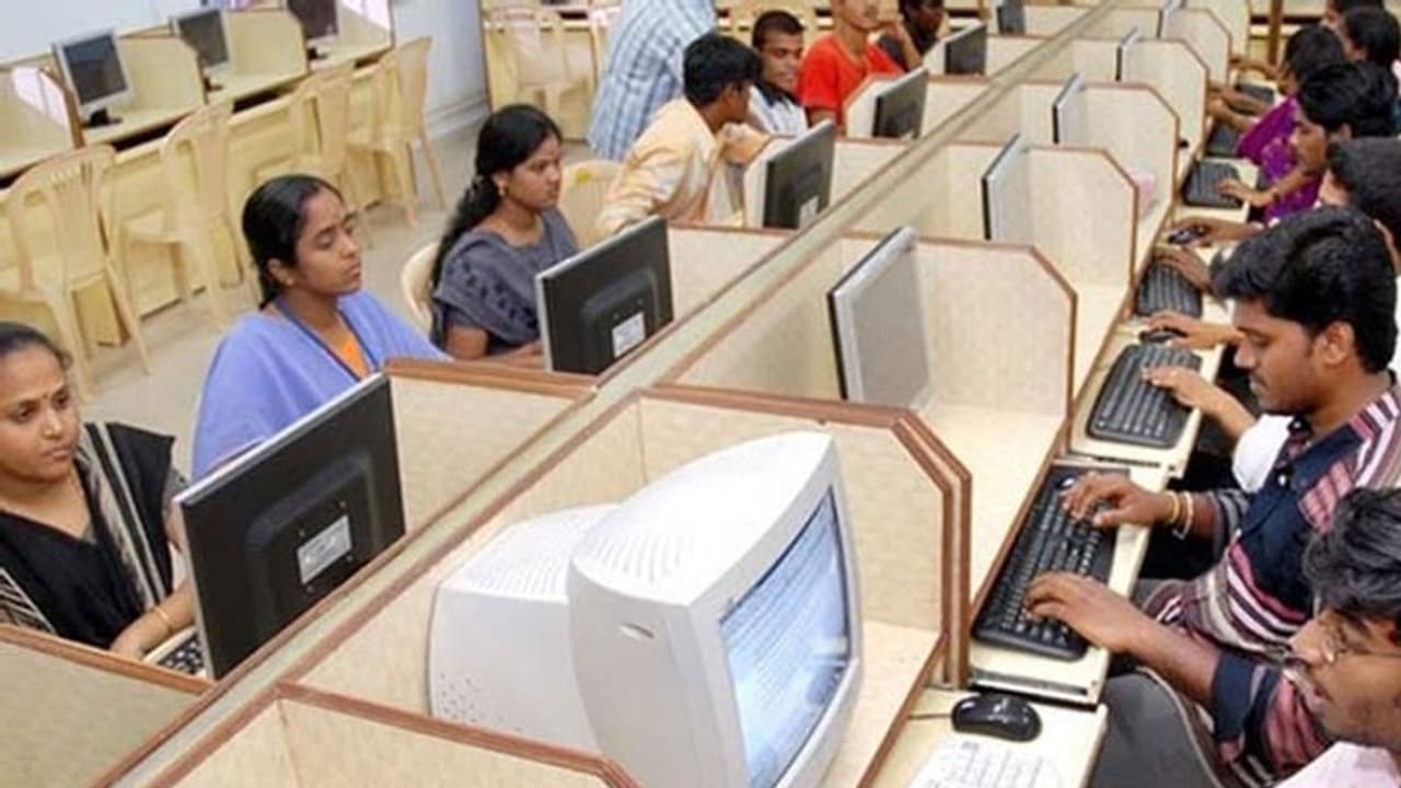 కాసింత టెక్నాలజీపై పట్టుందా... మీకు కొలువు కన్ఫర్మ్ కాసింత టెక్నాలజీపై పట్టుందా... మీకు కొలువు కన్ఫర్మ్