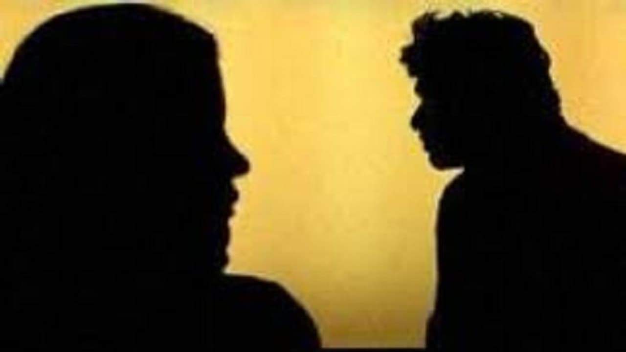 ಇನ್ನೊಬ್ಬಳ ತೆಕ್ಕೆಯಲ್ಲಿದ್ದಾಗಲೆ ಪತ್ನಿ ಕೈಗೆ ಸಿಕ್ಕಿಬಿದ್ದ ಶಿವಮೊಗ್ಗದ ಗಂಡ!