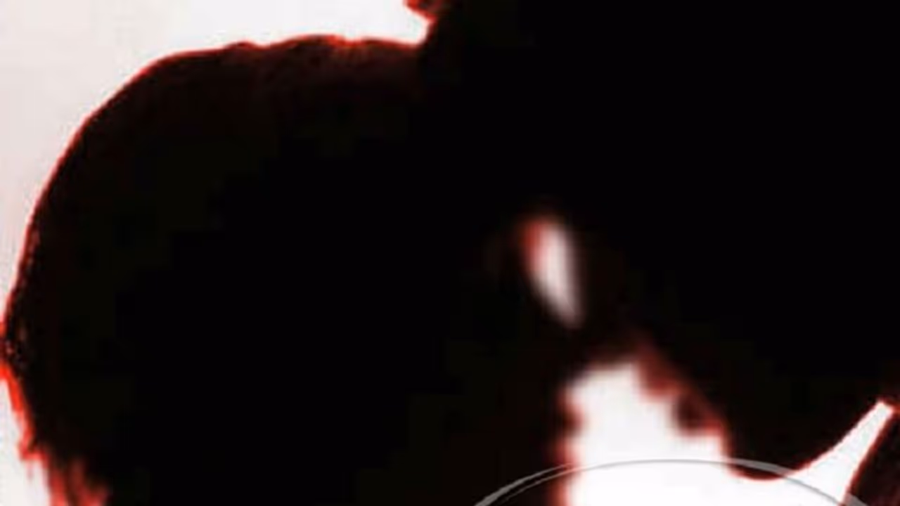 భర్తను వదిలి మరోకరితో సహజీవనం: అడ్డుగా ఉందని చిన్నారి హత్య భర్తను వదిలి మరోకరితో సహజీవనం: అడ్డుగా ఉందని చిన్నారి హత్య