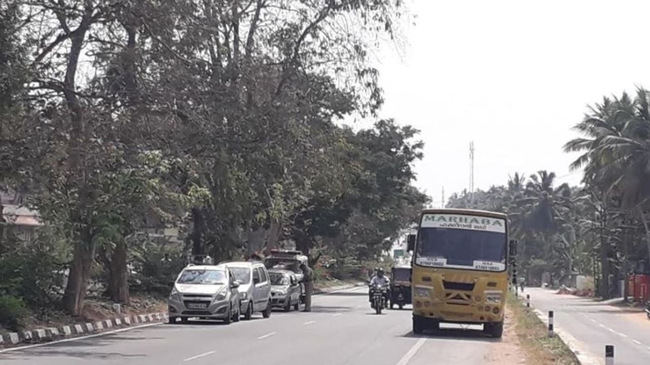 ಕಾರಿನ ಮೇಲೆ ಸ್ಟಿಕ್ಕರ್ ಮಾಲೀಕನ ಮೇಲೆ ಕೇಸ್, ಕಾರು ಸೀಝ್!