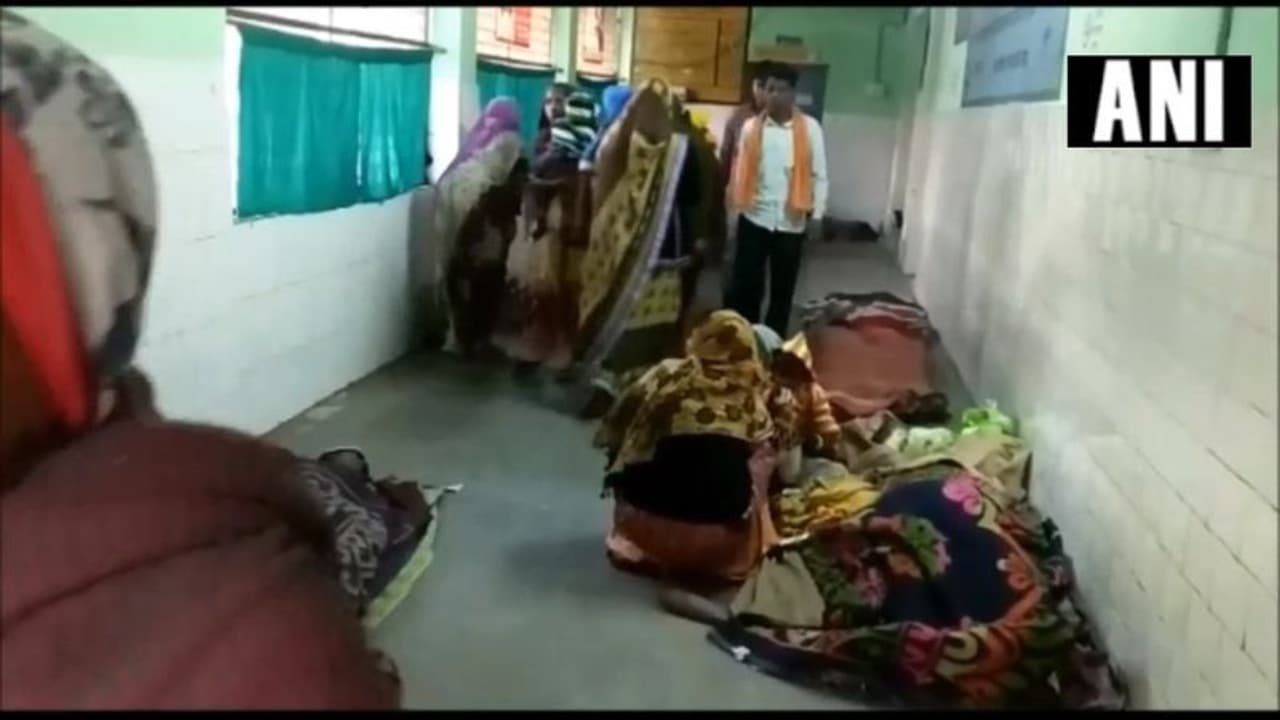 പണം അടച്ചില്ല; മധ്യപ്രദേശിൽ പൂര്ണ്ണ ഗര്ഭിണിയ്ക്ക് സര്ക്കാര് ആശുപത്രിയില് ചികിത്സ നിഷേധിച്ചെന്ന് പരാതി പണം അടച്ചില്ല; മധ്യപ്രദേശിൽ പൂര്ണ്ണ ഗര്ഭിണിയ്ക്ക് സര്ക്കാര് ആശുപത്രിയില് ചികിത്സ നിഷേധിച്ചെന്ന് പരാതി