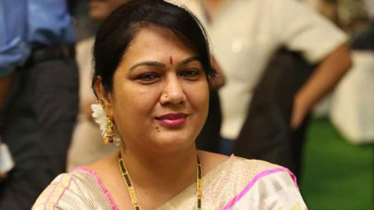 ఆ పొట్టి డైరెక్టర్ కి గట్టిగా ఇచ్చా.. నటి హేమ షాకింగ్ కామెంట్స్!