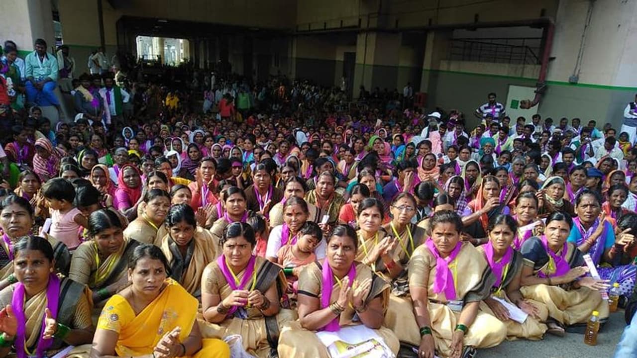 ಮದ್ಯ ಪ್ರತಿಭಟನೆಗೆ ಬಂದವರ ಕಣ್ಣೀರಿನ ಕಥೆಗಳು!