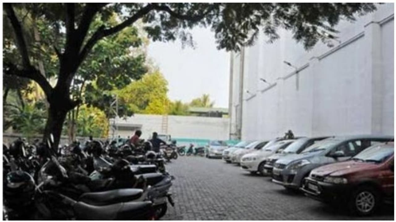 ಮನೆ ಮುಂದೆ ವಾಹನ ನಿಲ್ಲಿಸಿದ್ರೆ ಹುಷಾರ್: ಬೀಳುತ್ತೆ ಭಾರೀ ದಂಡ