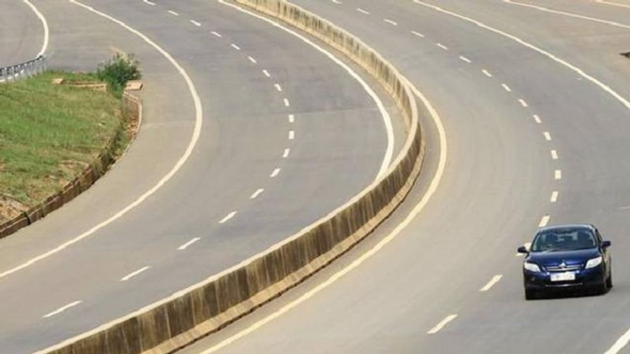 बजट 2022 : Nitin Gadkari ने तय किया भारी भरकम लक्ष्य, 2025 तक इतने लाख किमी NH का होगा निर्माण