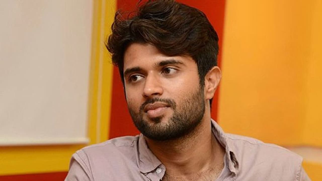 వాళ్ళిద్దరితో విజయ్ దేవరకొండ లవ్.. నోరు జారిన హీరోయిన్!