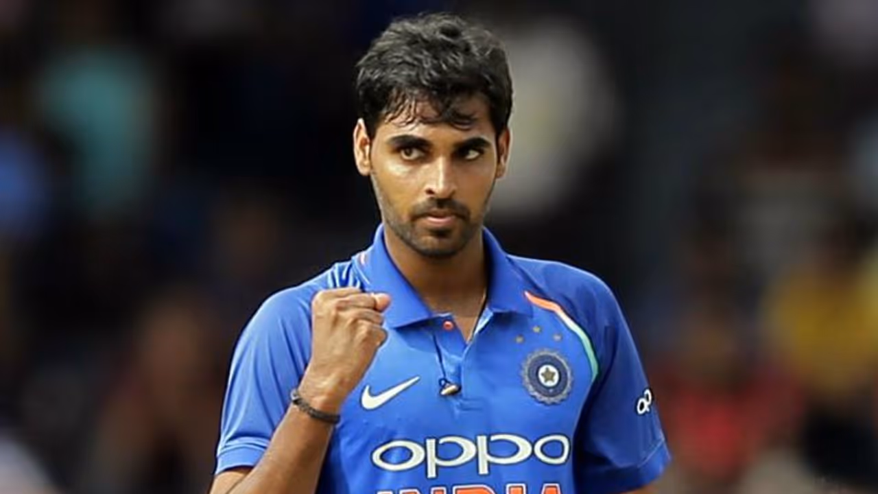 புவனேஷ்வர் குமார் பந்து போட பயப்படும் 2 பேட்ஸ்மேன்கள்!! புவனேஷ்வர் குமார் பந்து போட பயப்படும் 2 பேட்ஸ்மேன்கள்!!