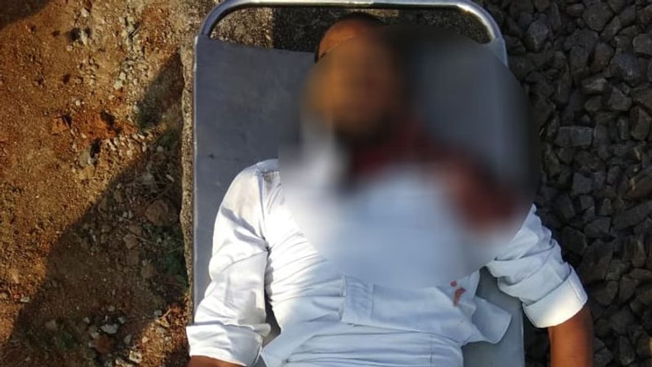 యువతిపై ఆకతాయి వేధింపులు...హెచ్చరించిన సోదరుడి దారుణ హత్య