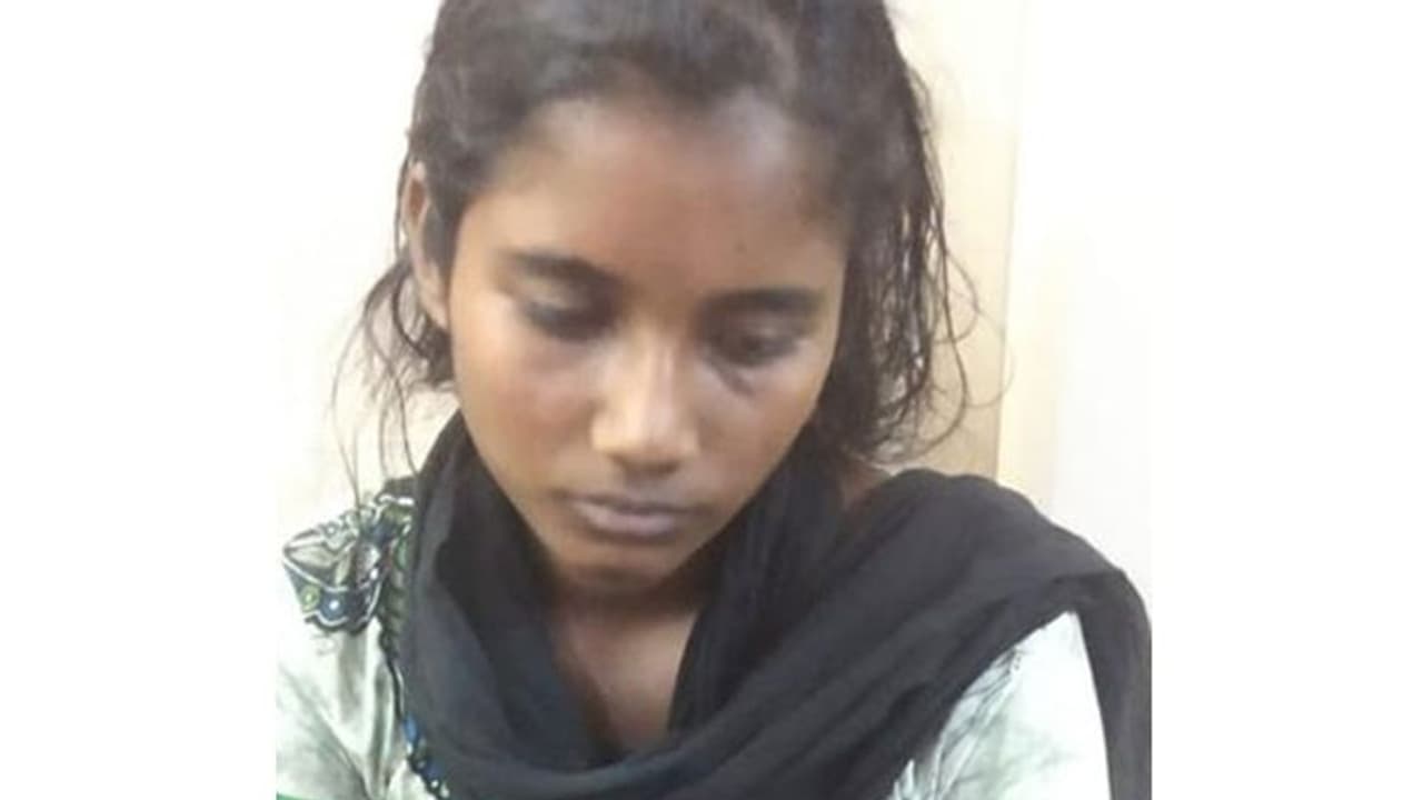 கண்ணை மறைத்த கள்ளக்காதல்... 2 வயது மகனை விஷ ஊசி போட்டு கொலை செய்த கொடூர தாய்..! கண்ணை மறைத்த கள்ளக்காதல்... 2 வயது மகனை விஷ ஊசி போட்டு கொலை செய்த கொடூர தாய்..!