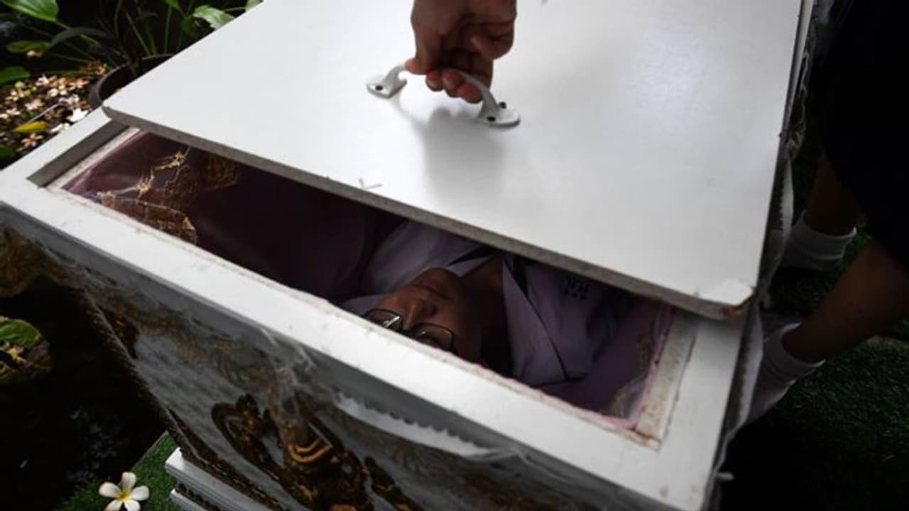 மரண பீதியை வரவழைக்கும் கஃபே... தாய்லாந்தில் ஒரு விநோதம்... மரண பீதியை வரவழைக்கும் கஃபே... தாய்லாந்தில் ஒரு விநோதம்...