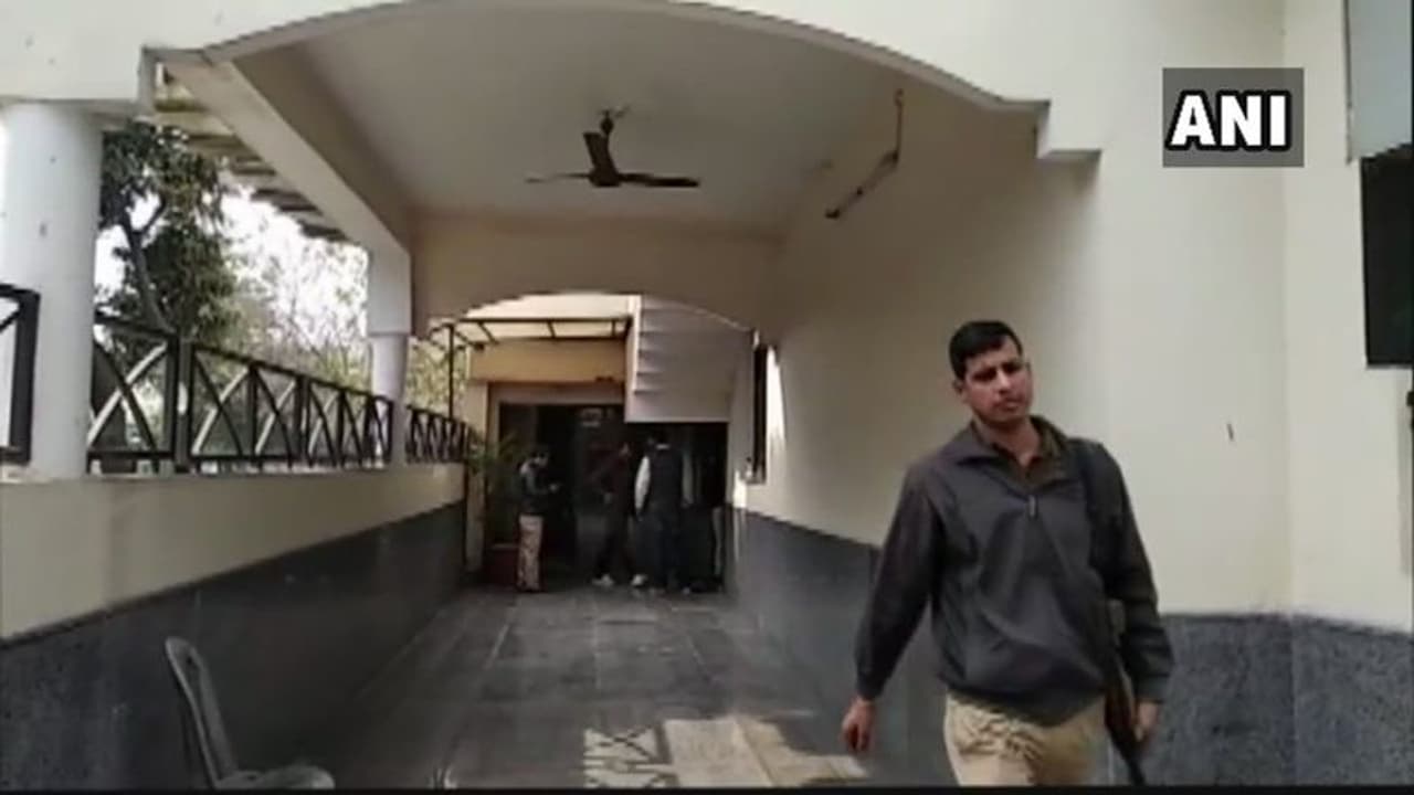 സ്മാരകങ്ങള് നിര്മിച്ചതിലെ അഴിമതി; ഉത്തര്പ്രദേശില് ഏഴിടങ്ങളില് റെയ്ഡ് സ്മാരകങ്ങള് നിര്മിച്ചതിലെ അഴിമതി; ഉത്തര്പ്രദേശില് ഏഴിടങ്ങളില് റെയ്ഡ്