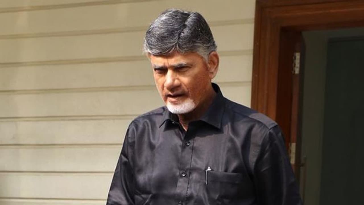 వాళ్లకు పుట్టగతులు లేవ్, మీ పరిస్థితి అంతే: చంద్రబాబు శాపనార్థాలు వాళ్లకు పుట్టగతులు లేవ్, మీ పరిస్థితి అంతే: చంద్రబాబు శాపనార్థాలు