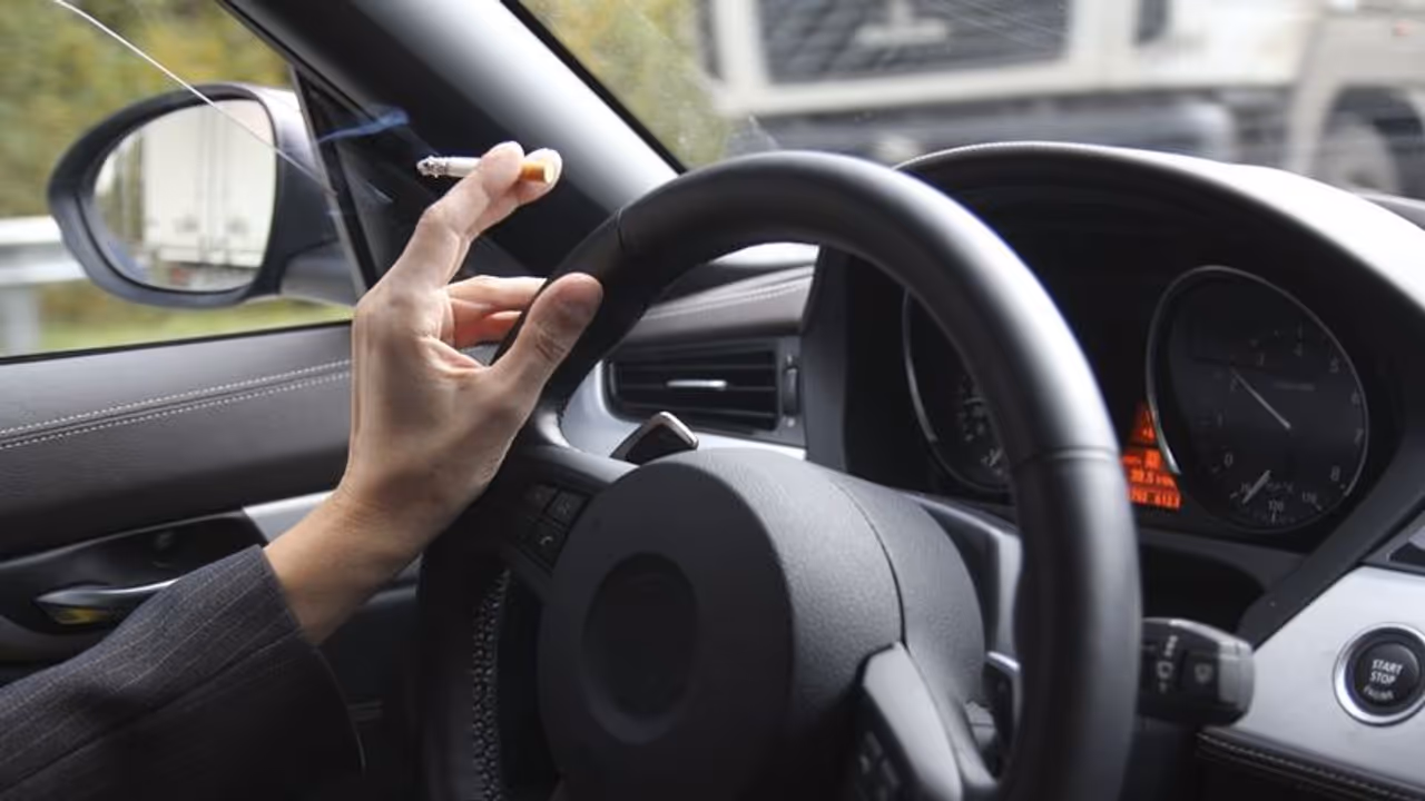 ಡ್ರೈವ್ ಮಾಡುವಾಗ ಧೂಮಪಾನ ಮಾಡಬೇಡಿ ಇಲ್ಲಿದೆ ಕಾರಣ!