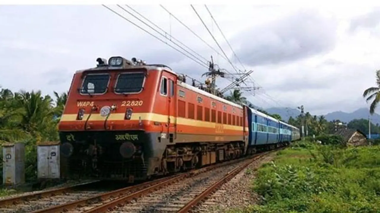 కేటీఆర్ రోడ్ షోకు వెళుతుండగా తల్లీకూతుళ్ల దుర్మరణం.... కేటీఆర్ రోడ్ షోకు వెళుతుండగా తల్లీకూతుళ్ల దుర్మరణం....