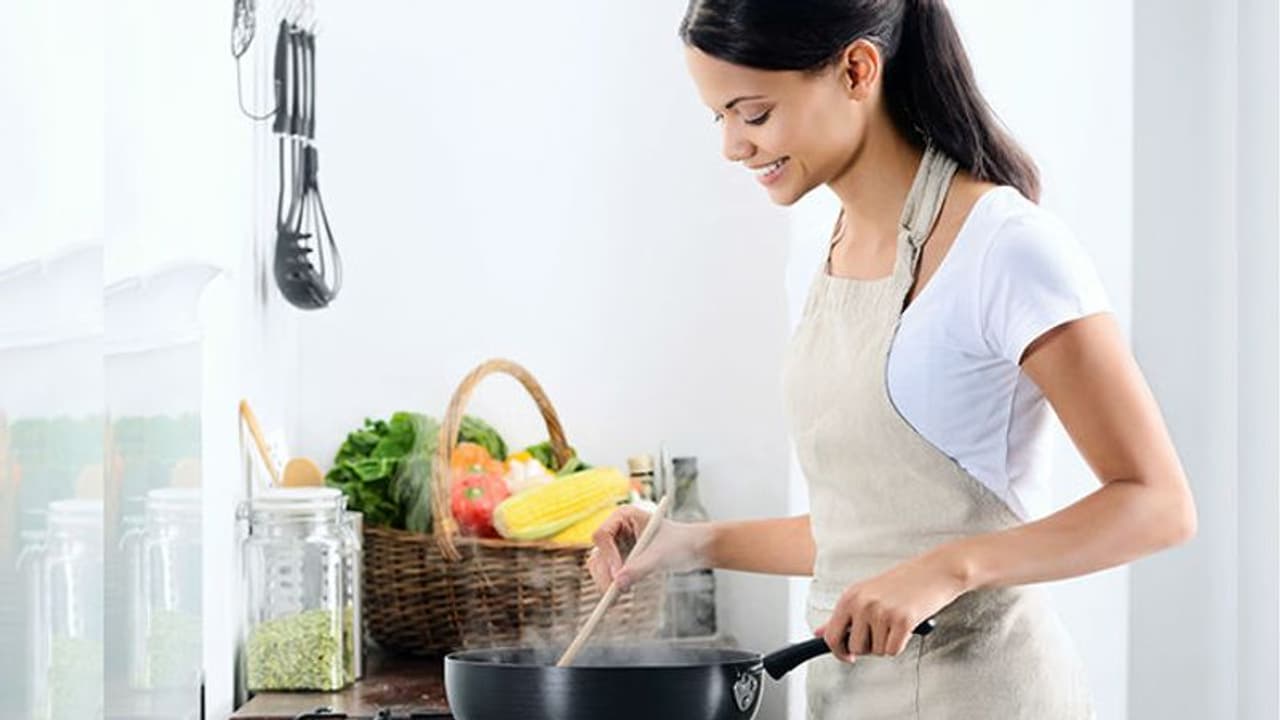 পিরিয়ডস চলাকালিন রান্না করলে মেয়েরা পরের জন্মে 'কুত্তি' হবে, বিজেপি নেতার বয়ানে বিতর্ক পিরিয়ডস চলাকালিন রান্না করলে মেয়েরা পরের জন্মে 'কুত্তি' হবে, বিজেপি নেতার বয়ানে বিতর্ক