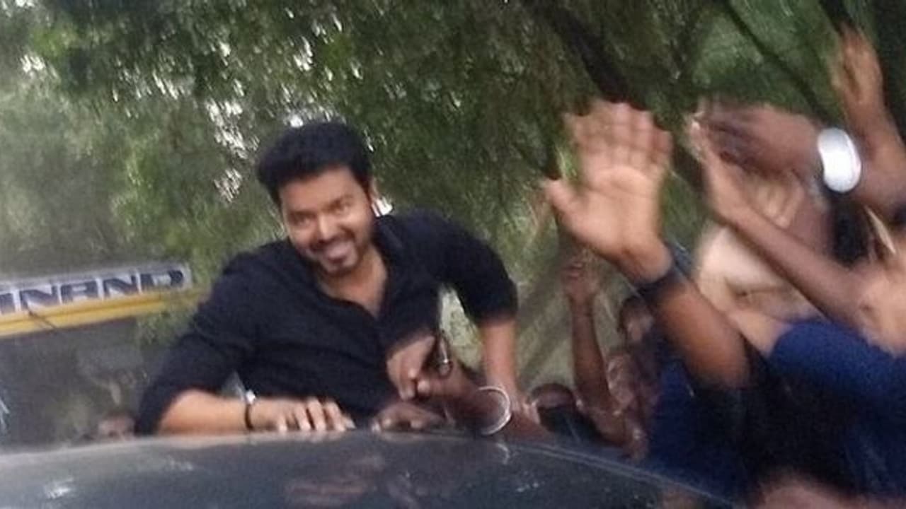 பாதியில் நின்று போன விஜய் படத்தின் படப்பிடிப்பு!! சென்னை பின்னி மில்லில் பயங்கரம்... பாதியில் நின்று போன விஜய் படத்தின் படப்பிடிப்பு!! சென்னை பின்னி மில்லில் பயங்கரம்...