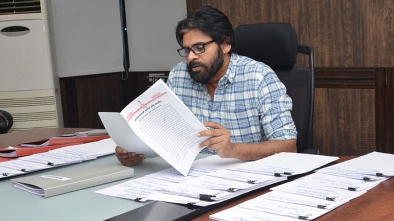 ఫార్మింగ్టన్ వర్సిటీ వివాదం: పవన్ కల్యాణ్ విజ్ఞప్తి