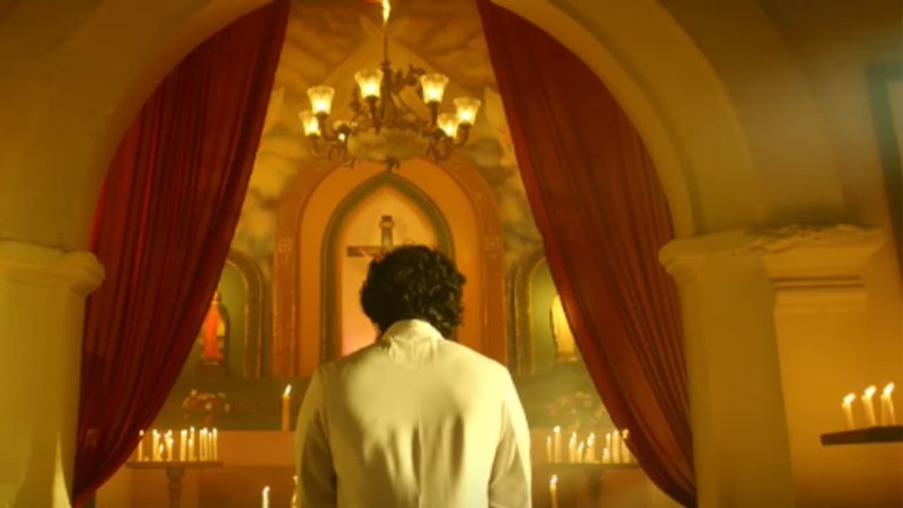 വാരിക്കുഴിയിലെ കൊലപാതകം; ത്രില്ലര് മോഡില് ആദ്യ ട്രെയിലര് വാരിക്കുഴിയിലെ കൊലപാതകം; ത്രില്ലര് മോഡില് ആദ്യ ട്രെയിലര്