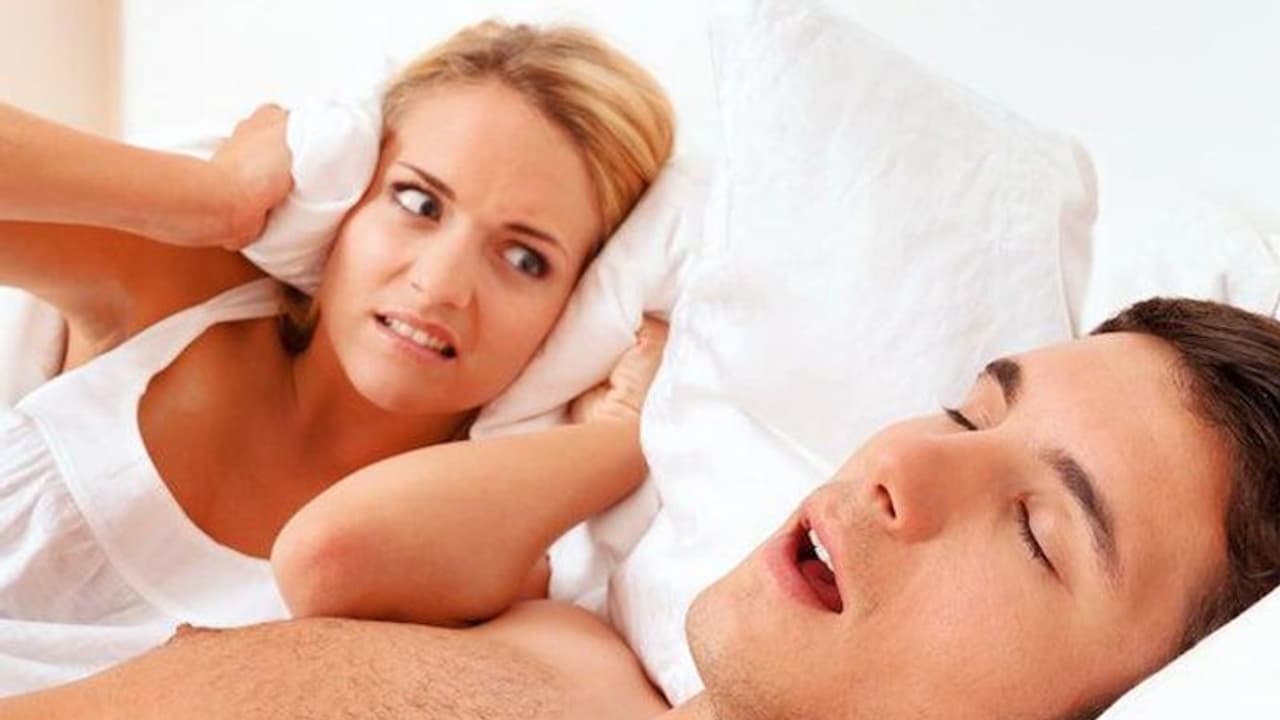 കൂർക്കം വലി പ്രശ്നമാണോ; എങ്കിൽ ഇക്കാര്യങ്ങൾ ശ്രദ്ധിക്കണേ... കൂർക്കം വലി പ്രശ്നമാണോ; എങ്കിൽ ഇക്കാര്യങ്ങൾ ശ്രദ്ധിക്കണേ...