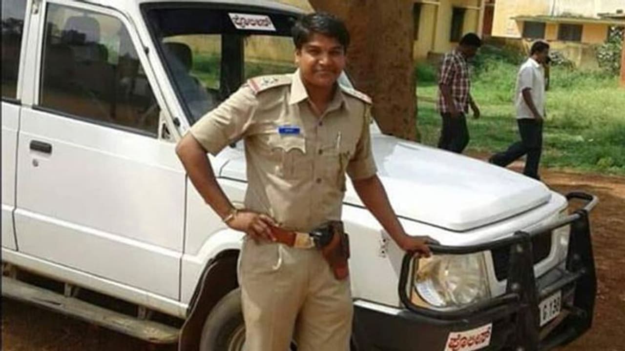 ಕಿಡ್ನಾಪ್ ಕೇಸಲ್ಲಿ ಪಿಎಸ್ಐ ? ಬಂಧನಕ್ಕೆ ಬಲೆ ಬೀಸಿದ ಪೊಲೀಸರು ಕಿಡ್ನಾಪ್ ಕೇಸಲ್ಲಿ ಪಿಎಸ್ಐ ? ಬಂಧನಕ್ಕೆ ಬಲೆ ಬೀಸಿದ ಪೊಲೀಸರು