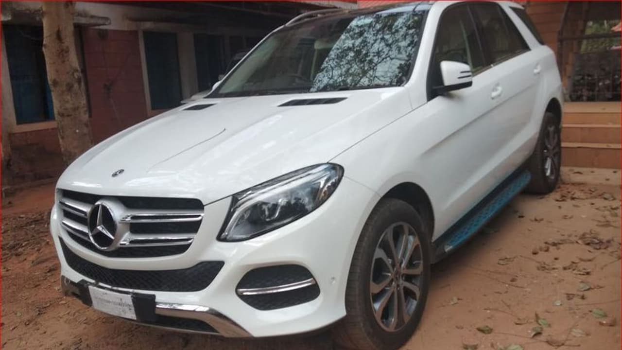 ಅಧ್ಯಕ್ಷ, ಉಪಾಧ್ಯಕ್ಷ, ಕಾರ್ಯದರ್ಶಿ..! ನಂಬರ್ ಪ್ಲೇಟ್ ಮೇಲೆ ಏನೂ ಬರೆಯಂಗಿಲ್ಲ!