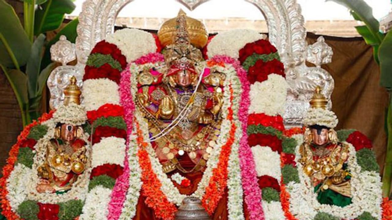 శ్రీగోవిందరాజ స్వామి ఆలయంలో కలకలం: మూడు కిరీటాలు మాయం శ్రీగోవిందరాజ స్వామి ఆలయంలో కలకలం: మూడు కిరీటాలు మాయం