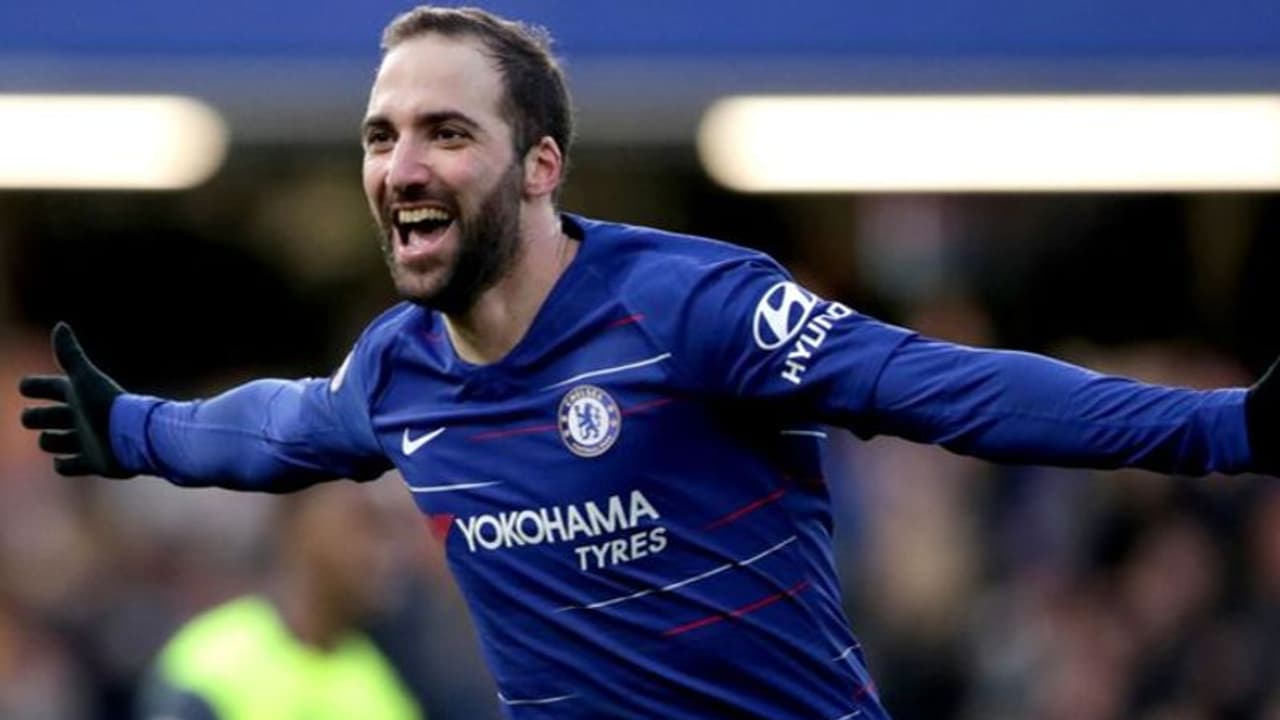 19 വര്ഷത്തെ ചരിത്രം തിരുത്തിക്കുറിച്ച് ഇരട്ടഗോളുമായി ഹിഗ്വെയിന്റെ ഹോം അരങ്ങേറ്റം; ചെല്സിക്ക് തകര്പ്പന് ജയം 19 വര്ഷത്തെ ചരിത്രം തിരുത്തിക്കുറിച്ച് ഇരട്ടഗോളുമായി ഹിഗ്വെയിന്റെ ഹോം അരങ്ങേറ്റം; ചെല്സിക്ക് തകര്പ്പന് ജയം