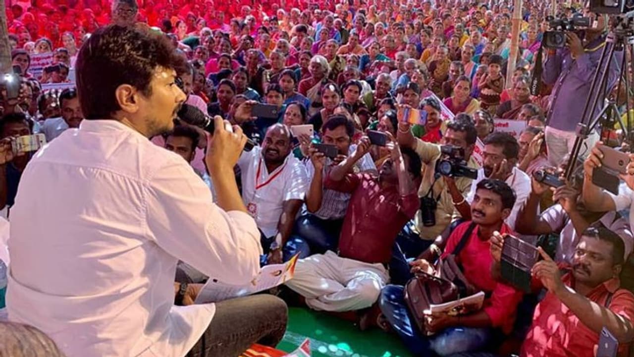 மக்களை சந்திப்பது தேசதுரோகமா..? டி.டி.வி ஸ்டைலில் அடிச்சுத்தூக்கும் உதயநிதி ஸ்டாலின்..! மக்களை சந்திப்பது தேசதுரோகமா..? டி.டி.வி ஸ்டைலில் அடிச்சுத்தூக்கும் உதயநிதி ஸ்டாலின்..!