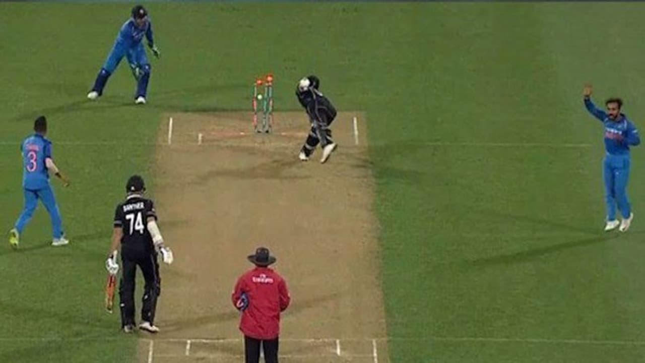 ಧೋನಿ ಇರುವಾಗ ಗೆರೆ ದಾಟಬೇಡಿ: ಇದು ICC ನೀಡಿದ ಎಚ್ಚರಿಕೆ..!