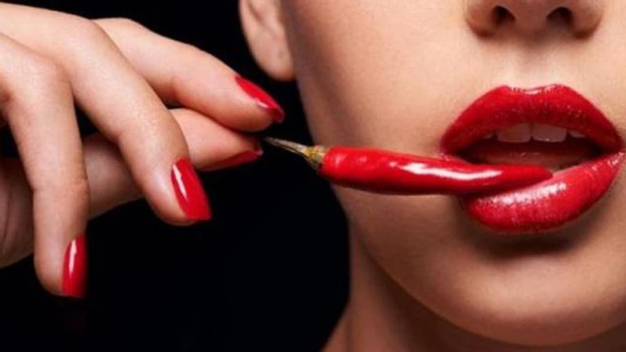 എരിവുള്ള ഭക്ഷണങ്ങൾ സ്ഥിരമായി കഴിക്കുന്നവരുടെ ശ്രദ്ധയ്ക്ക്... എരിവുള്ള ഭക്ഷണങ്ങൾ സ്ഥിരമായി കഴിക്കുന്നവരുടെ ശ്രദ്ധയ്ക്ക്...