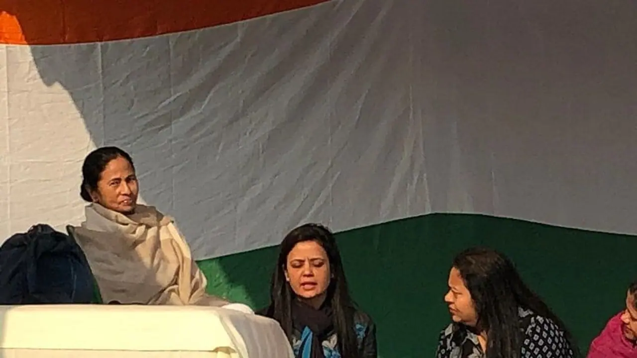 कोलकाता बना राजनैतिक अखाड़ा, सीबीआई मामले में ममता का धरना शुरू, विपक्षी दलों ने दिया समर्थन