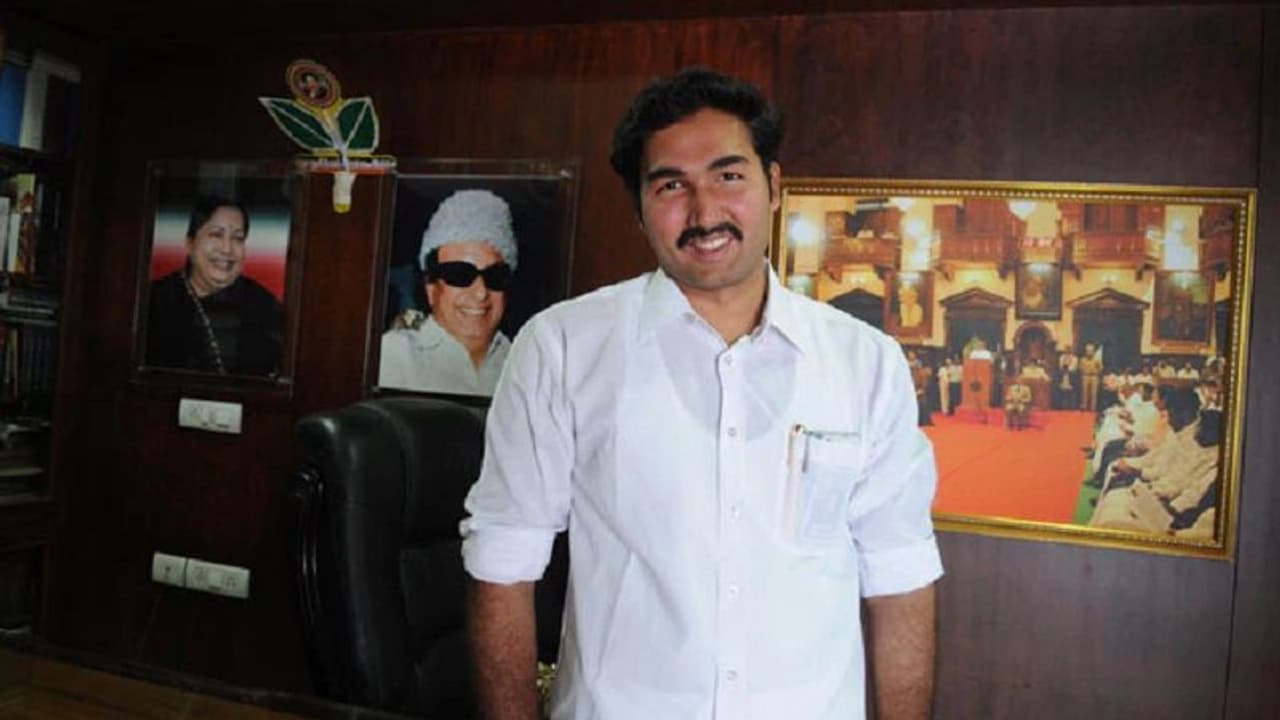 உங்கள் அச்சுறுத்தலுக்கு எல்லாம் நாங்க பயப்பட மாட்டோம்.. ஸ்டாலினுக்கு ஜர்க் காட்டும் ஜெயக்குமார் மகன்.