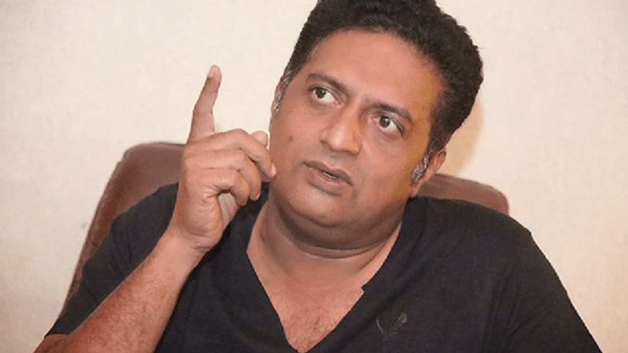 ഇതാണ് യഥാര്ത്ഥ 'സൂര്യഗ്രഹണം'; പ്രതിഷേധങ്ങളെ അടിച്ചമര്ത്താന് ഇന്റര്നെറ്റ് നിരോധിക്കുന്നതിനെതിരെ പ്രകാശ് രാജ് ഇതാണ് യഥാര്ത്ഥ 'സൂര്യഗ്രഹണം'; പ്രതിഷേധങ്ങളെ അടിച്ചമര്ത്താന് ഇന്റര്നെറ്റ് നിരോധിക്കുന്നതിനെതിരെ പ്രകാശ് രാജ്