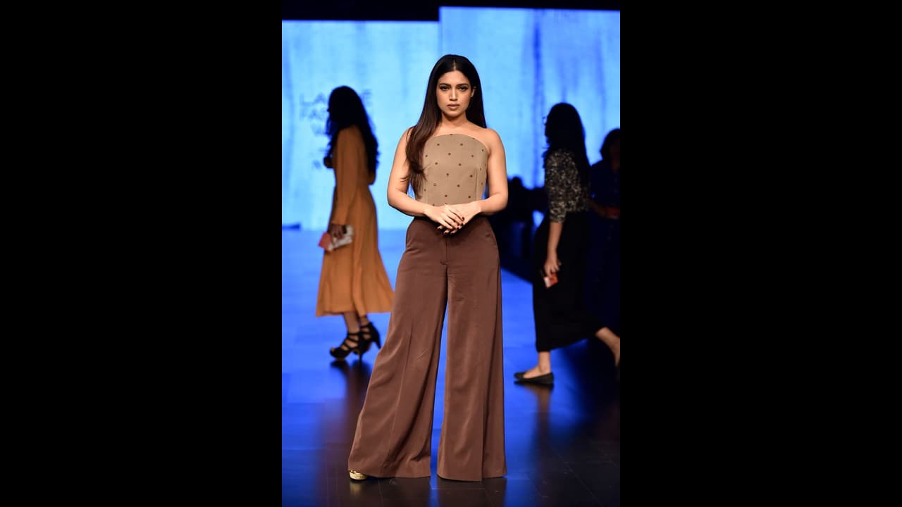 'পার হয়ে গেল আরও এক বছর', জন্মদিনে সোশ্যাল মিডিয়ায় ছবি পোস্ট করে লিখলেন ভুমি 'পার হয়ে গেল আরও এক বছর', জন্মদিনে সোশ্যাল মিডিয়ায় ছবি পোস্ট করে লিখলেন ভুমি