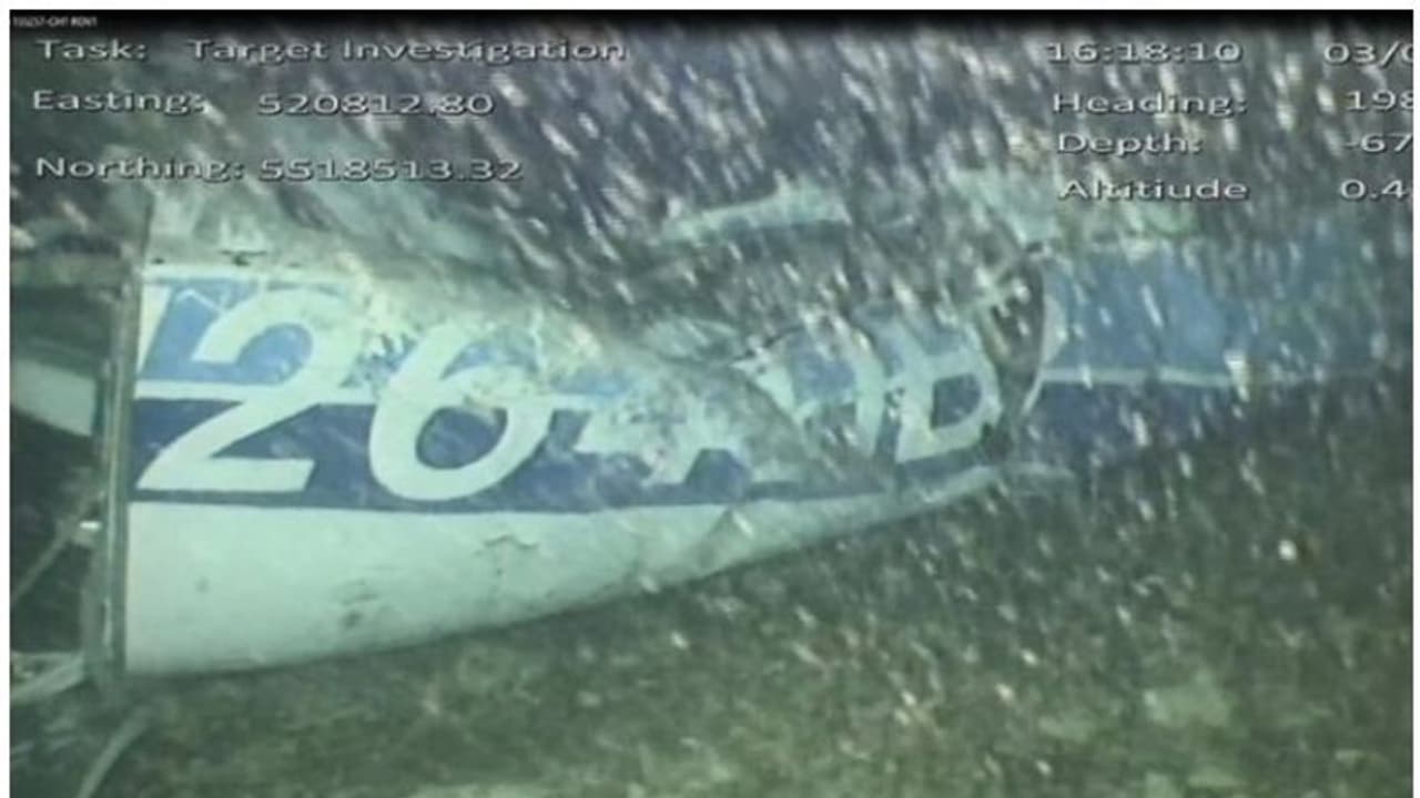 കണ്ണീര്ക്കടലാഴങ്ങളില് ഫുട്ബോള് ലോകം; വിമാനാവശിഷ്ടങ്ങളില് ഒരു മൃതദേഹം കണ്ടെത്തി കണ്ണീര്ക്കടലാഴങ്ങളില് ഫുട്ബോള് ലോകം; വിമാനാവശിഷ്ടങ്ങളില് ഒരു മൃതദേഹം കണ്ടെത്തി