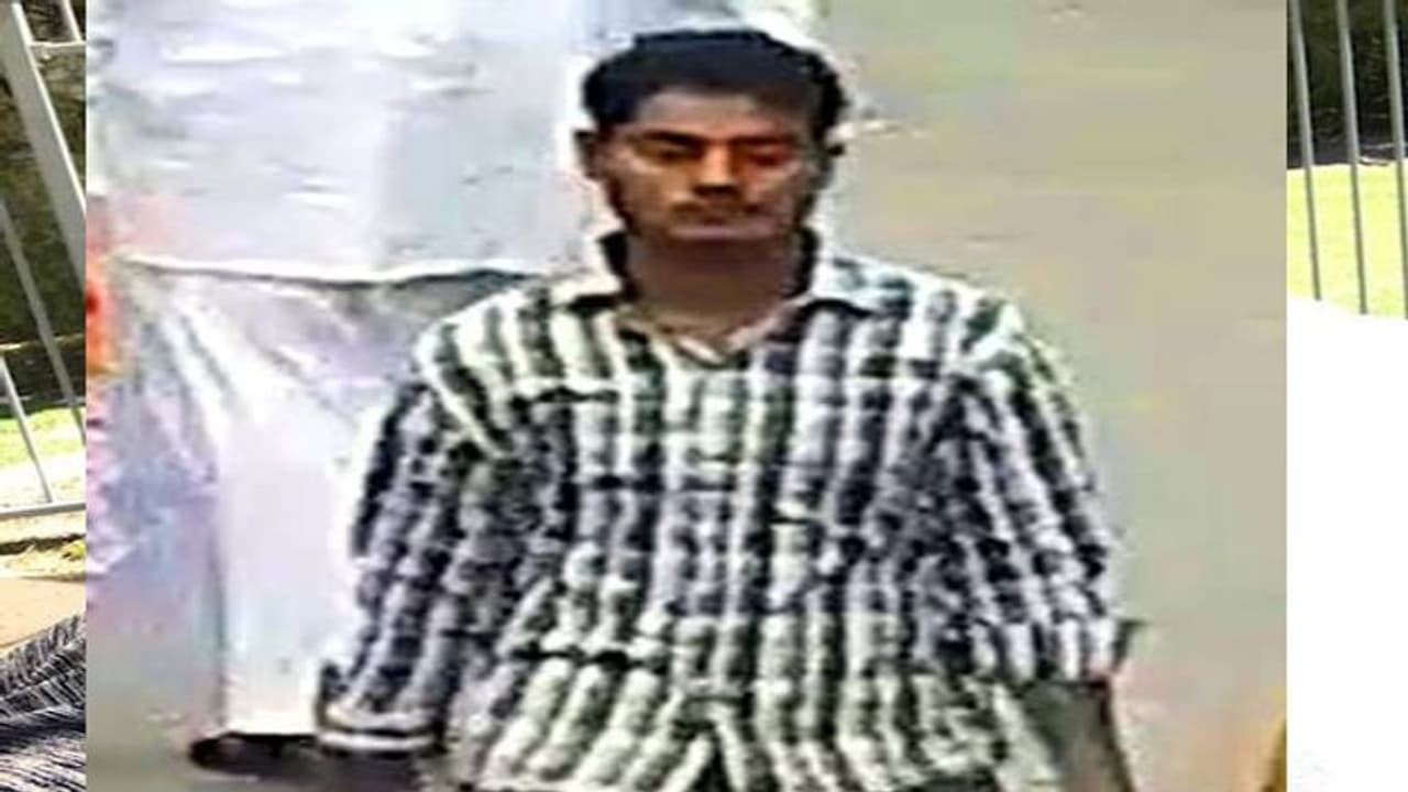 తిరుపతి కిరీటాలు మాయం కేసు....అనుమానితుడిని గుర్తించిన పోలీసులు తిరుపతి కిరీటాలు మాయం కేసు....అనుమానితుడిని గుర్తించిన పోలీసులు