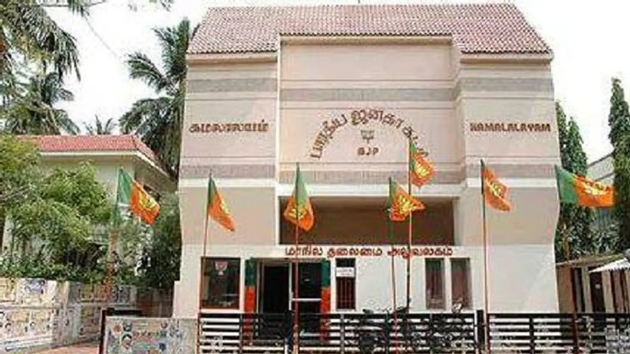 குற்றவாளிகளை தேடி போலீசார் எங்கும் அலையவேண்டாம்.. கமலாலயம் சென்றால் போதும்.. பாஜகவை பங்கம் செய்த காங்கிரஸ்.! குற்றவாளிகளை தேடி போலீசார் எங்கும் அலையவேண்டாம்.. கமலாலயம் சென்றால் போதும்.. பாஜகவை பங்கம் செய்த காங்கிரஸ்.!