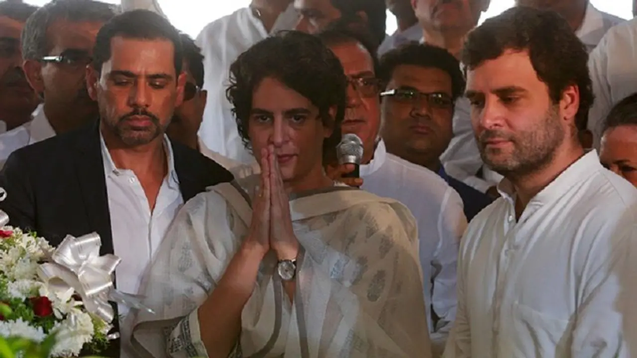 विदेश से लौटी प्रियंका, महासचिवों की बैठक के बाद संभालेगी काम