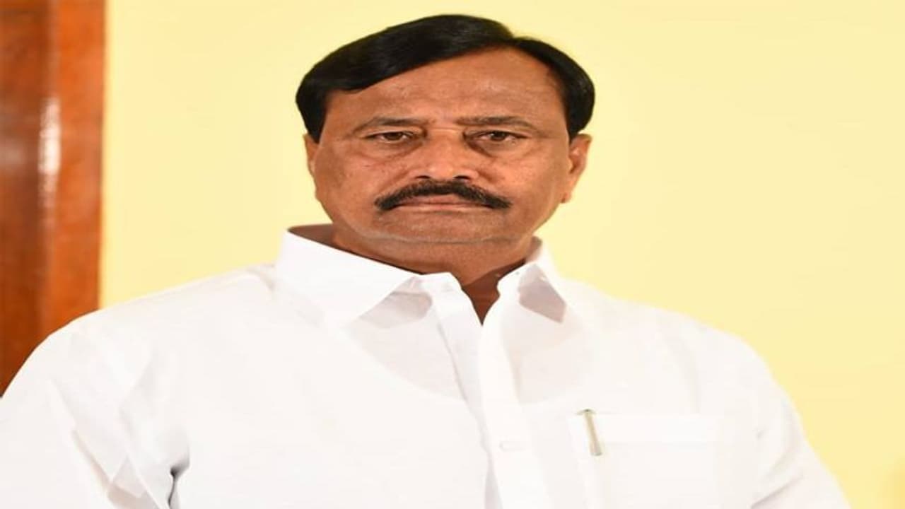 అనంతపురంలో టీడీపీకి షాక్: వైసీపీలోకి కీలక నేతలు